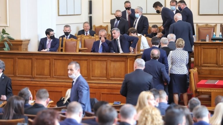 Янев не изключва служебни министри да станат част от редовен кабинет